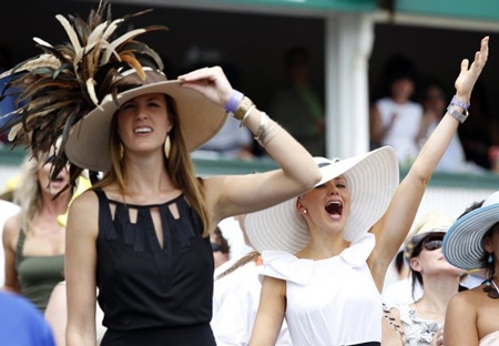 Những chiếc mũ ấn tượng tại ngày hội đua ngựa ở Kentucky - 22 Những chiếc mũ ấn tượng tại ngày hội đua ngựa ở Kentucky