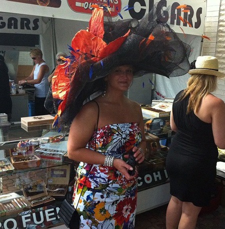 Những chiếc mũ ấn tượng tại ngày hội đua ngựa ở Kentucky - 27 Những chiếc mũ ấn tượng tại ngày hội đua ngựa ở Kentucky