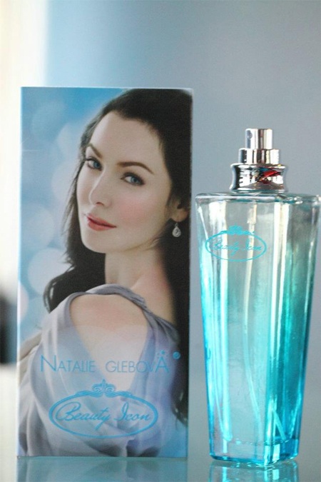 Hoa hậu hoàn vũ đẹp kiêu sa trong buổi giới thiệu nước hoa mới - 1 Hoa hậu hoàn vũ đẹp kiêu sa trong buổi giới thiệu nước hoa mới