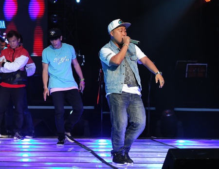 Quân Rapsoul biểu diễn trong Bài hát Việt tháng 8