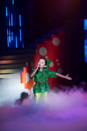 Nhật Tiến trở thành Quán quân Đồ Rê Mí 2012 - 2 t cao trong Ước Mơ Hồng, chàng Peter Pan hát vang bài ca ngợi cuộc sống và tuổi thơ