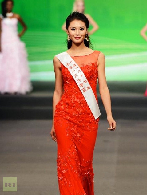 Hình ảnh nóng hổi về tân Hoa hậu Thế giới - 5 Hình ảnh nóng hổi về tân Hoa hậu Thế giới
