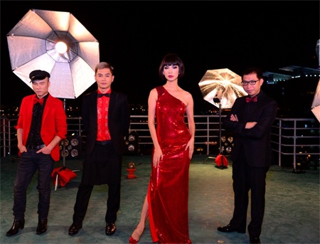 15 cô gái bí ấn sau chiếc mặt nạ - 4 Bốn giám khảo Vietnam’s Next Top Model 2012.