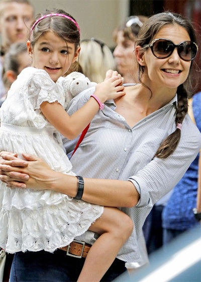 Tom Cruise và Katie Holmes vẫn trò chuyện - 2 Suri được bố mẹ yêu chiều hết mực.