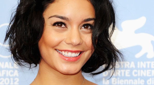 Váy voan ren rườm rà khiến Vanessa Hudgens, Selena Gomez già đi trông thấy - 10 Vĩnh Ngọc