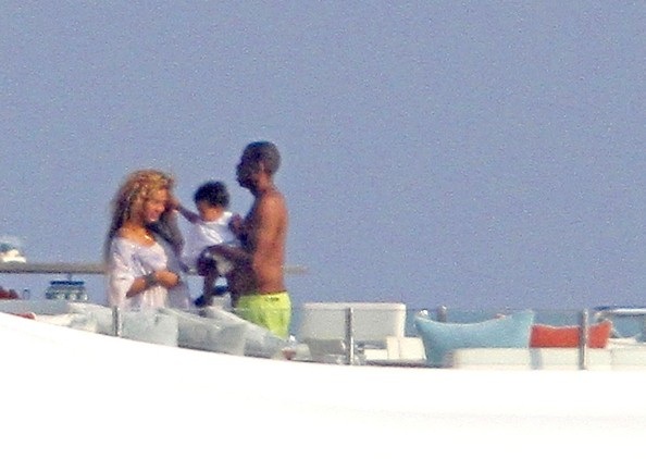 Gia đình Beyonce nghỉ ngơi trên du thuyền siêu sang - 1 Vĩnh Ngọc