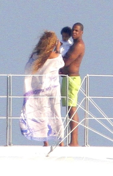 Gia đình Beyonce nghỉ ngơi trên du thuyền siêu sang - 5 Vĩnh Ngọc