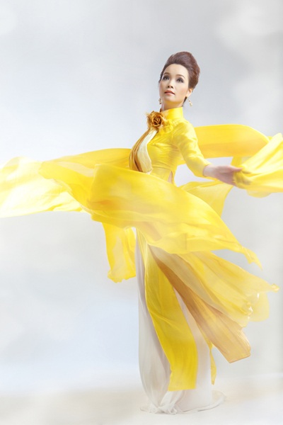 Đây là những mẫu áo dài mà NTK Đức Hùng sẽ mang đến Mỹ giới thiệu