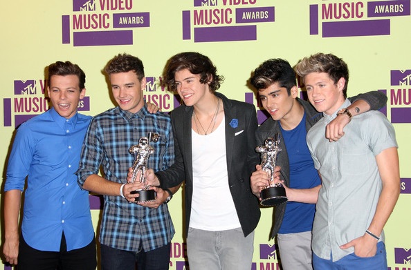 One Direction thắng lớn tại MTV Video Music Awards - 4 Đạo diễn xuất sắc nhất – Romain Gavras – ca khúc Bad Girls của M.I.A