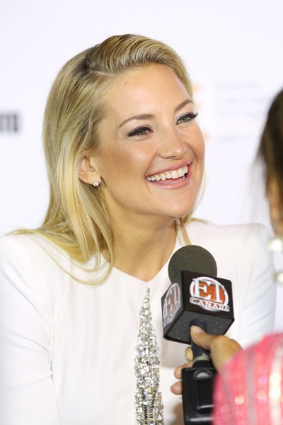 Kate Hudson tinh khôi với váy trắng - 7 Vĩnh Ngọc