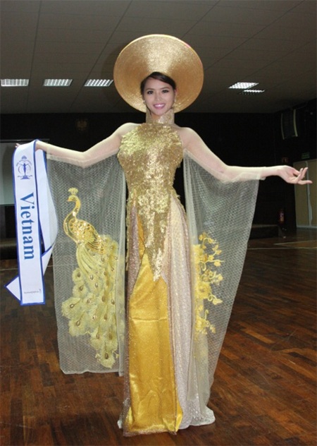 Hoa khôi Thể thao Hương Thảo lọt Top nhiều phần thi phụ - 11 Với trang phục này, Hương Thảo lọt Top 16 trang phục Dân tộc đẹp nhất