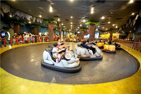 Vui trung thu tưng bừng tại Vinpearl Land - 4 Trò chơi xe điện đụng