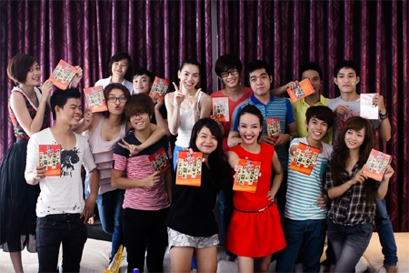 Đội Hà Hồ ra mắt album - 1 Đội Hà Hồ ra mắt album