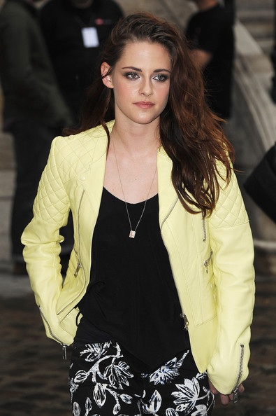 Kristen Stewart nổi bật tại tuần lễ thời trang Paris - 4 VN