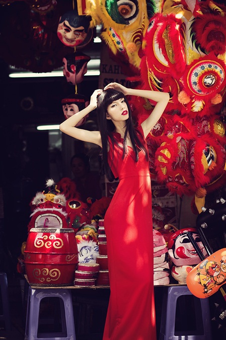 Chuyên gia trang điểm Hoàn Khang make up cho Thùy Dương