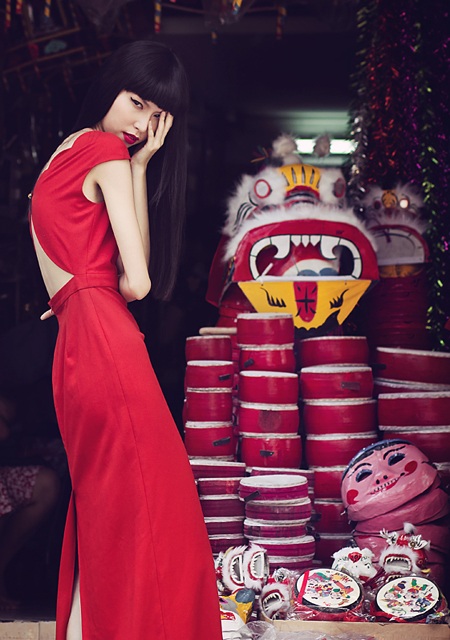 Chuyên gia trang điểm Hoàn Khang make up cho Thùy Dương