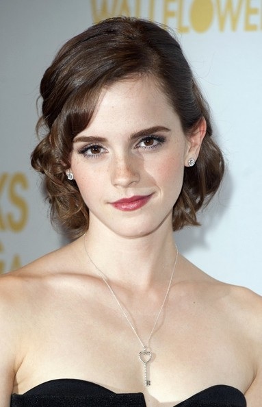 Emma Watson mặc váy với... quần - 6 VN