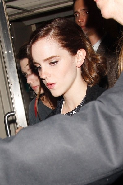 Emma Watson mặc váy với... quần - 9 VN