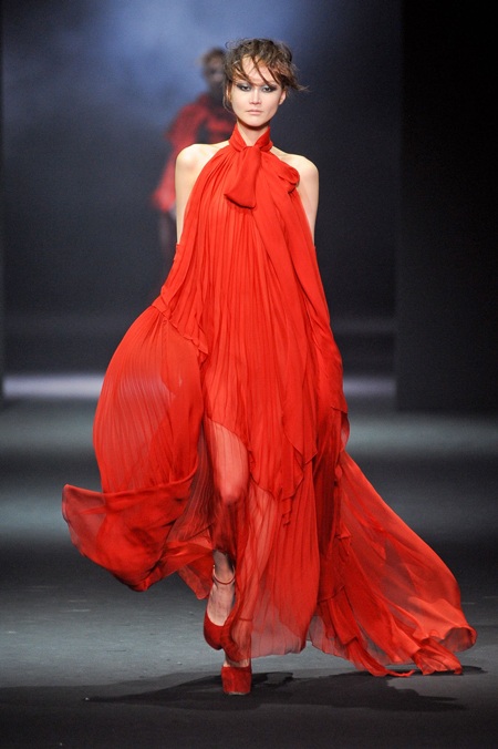 Màu đỏ sưởi ấm mùa thu đông