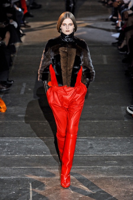 Màu đỏ sưởi ấm mùa thu đông