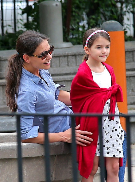 Katie Holmes vui chơi cùng con gái Suri tại công viên - 7 Vĩnh Ngọc