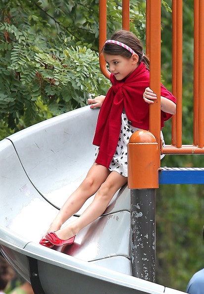 Katie Holmes vui chơi cùng con gái Suri tại công viên - 10 Vĩnh Ngọc