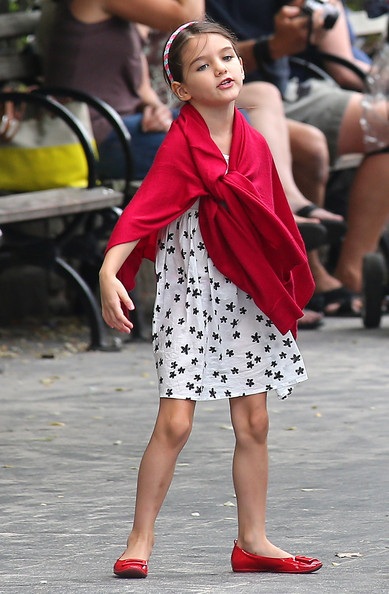 Katie Holmes vui chơi cùng con gái Suri tại công viên - 14 Vĩnh Ngọc