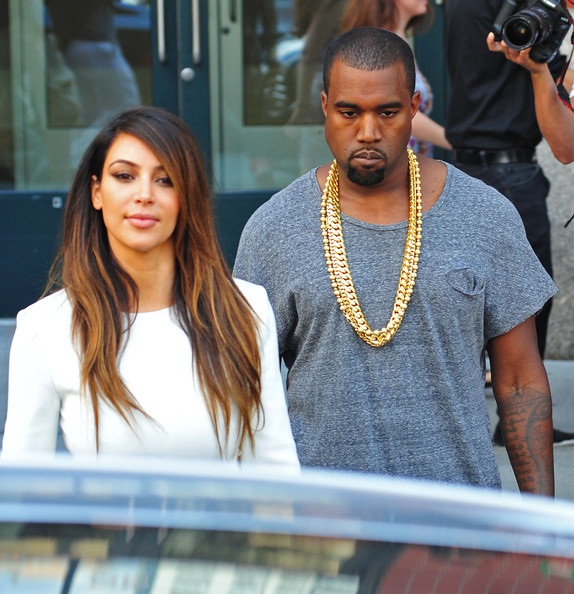 Kanye West đeo “xích” vàng to bự đi chơi với Kim siêu vòng ba - 5 Vĩnh Ngọc