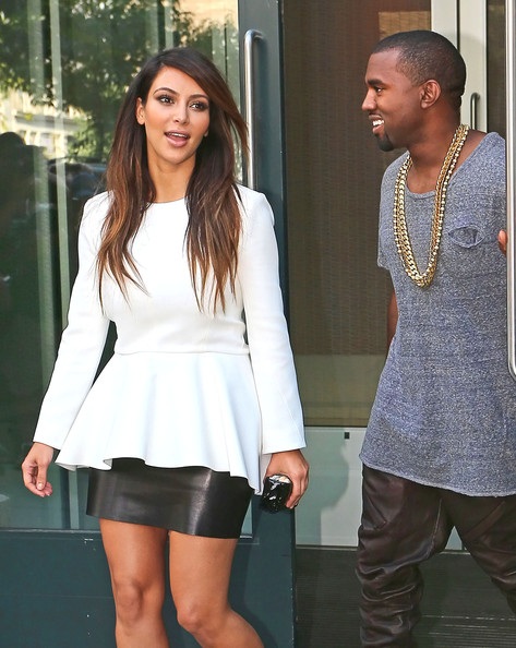 Kanye West đeo “xích” vàng to bự đi chơi với Kim siêu vòng ba - 8 Vĩnh Ngọc