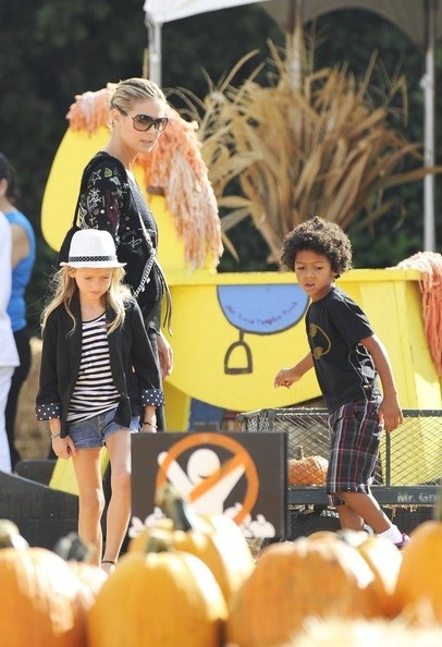 Heidi Klum đưa các con đi chơi Halloween - 1 VN
