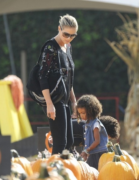 Heidi Klum đưa các con đi chơi Halloween - 3 VN