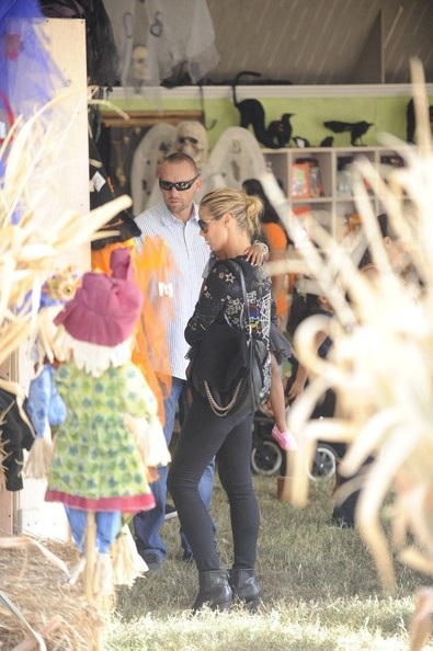 Heidi Klum đưa các con đi chơi Halloween - 12 VN