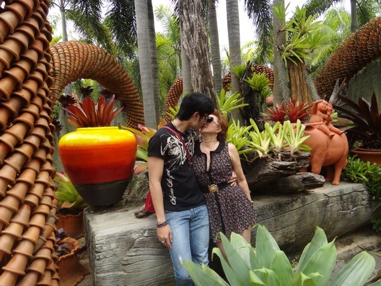 Hoàng Việt chia sẻ lý do yêu “tình già” tỷ phú - 2 Gia đình biết chuyện yêu đương của anh không?