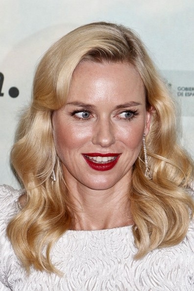 Naomi Watts tự tin với gương mặt đầy nếp nhăn - 9 VN