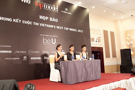 Thí sinh Vietnam’s Next Top Model "quan hệ công chúng" - 2 Thí sinh Vietnam’s Next Top Model quan hệ công chúng