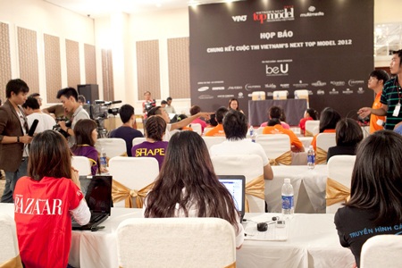 Thí sinh Vietnam’s Next Top Model "quan hệ công chúng" - 4 Thí sinh Vietnam’s Next Top Model quan hệ công chúng