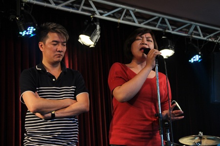 Hằng Bingboong say sưa tập hát cùng bạn bè - 12 Xuân Nghi