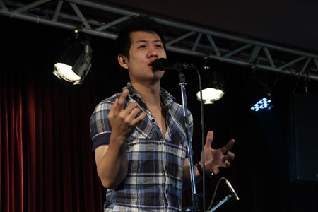Hằng Bingboong say sưa tập hát cùng bạn bè - 15 Trong Khương