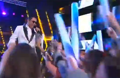 Psy biểu diễn tại X Factor Úc và dạy nhảy cho Mel B - 2 Psy biểu diễn tại chương trình X Factor Úc ngày 16/10