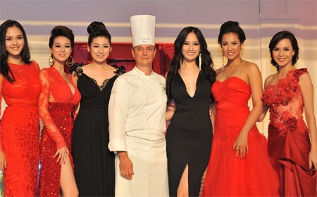 Dàn mỹ nhân đồng loạt mặc váy đỏ dự tiệc