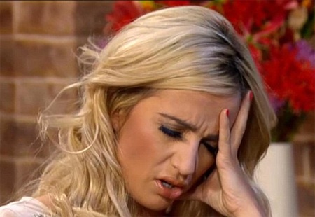 Người đẹp đau khổ vì phải làm bà mẹ đơn thân