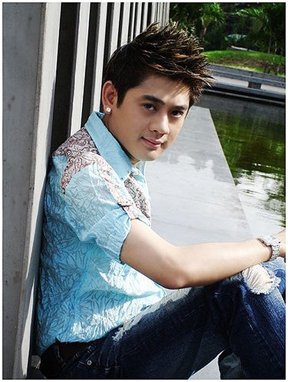 Lâm Chí Khanh khi chưa chuyển giới.