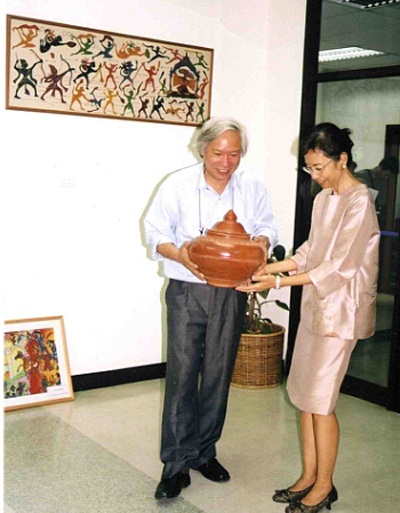 Bảo tàng nhận hiện vật từ bạn bè quốc tế