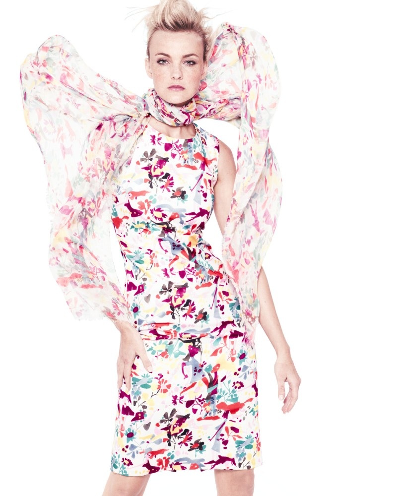 Caroline Trentini trẻ trung lôi cuốn trong ảnh quảng cáo mới - 2 VN