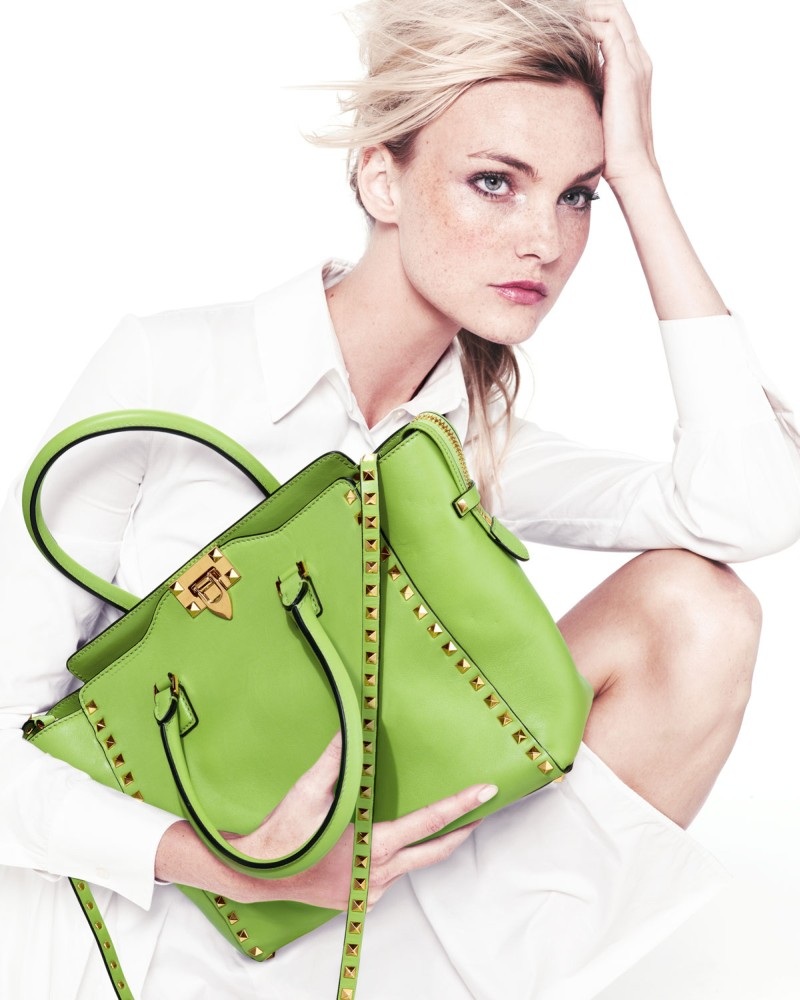 Caroline Trentini trẻ trung lôi cuốn trong ảnh quảng cáo mới - 4 VN