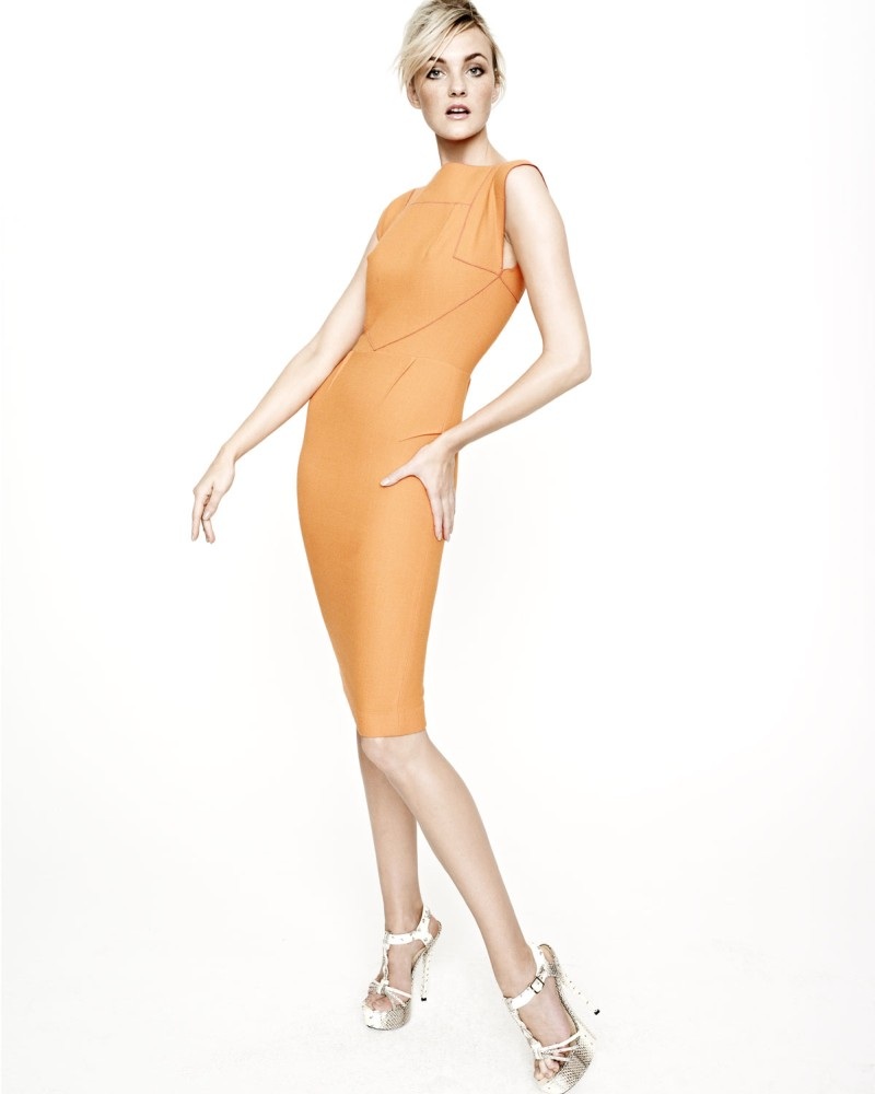 Caroline Trentini trẻ trung lôi cuốn trong ảnh quảng cáo mới - 7 VN