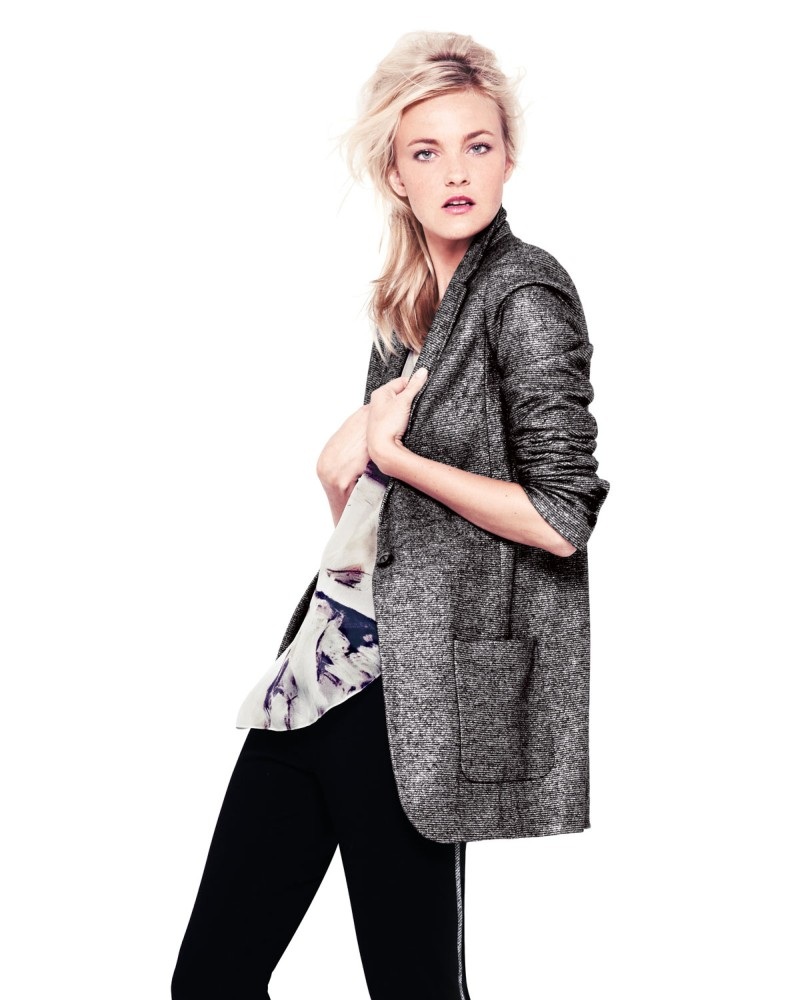 Caroline Trentini trẻ trung lôi cuốn trong ảnh quảng cáo mới - 18 VN