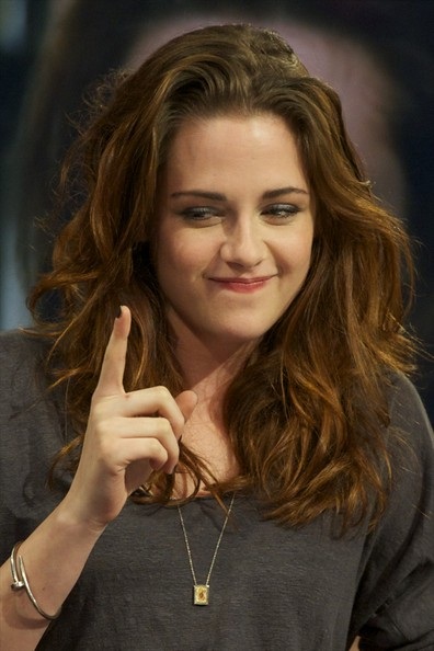 Kristen Stewart dịu dàng với tóc tết - 20 VN