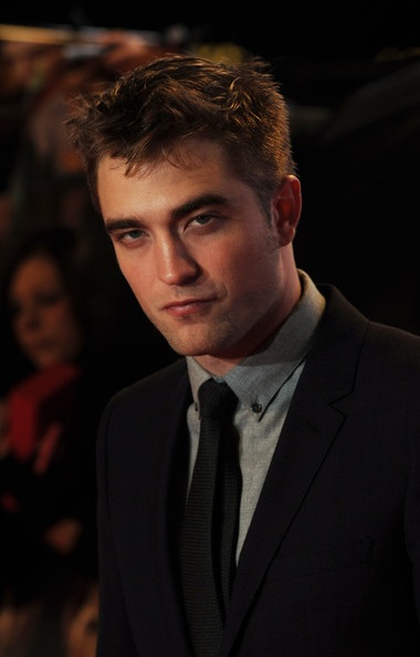 Kristen Stewart diện áo liền quần ren mỏng táo bạo - 12 VN