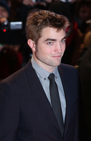 Kristen Stewart diện áo liền quần ren mỏng táo bạo - 13 VN